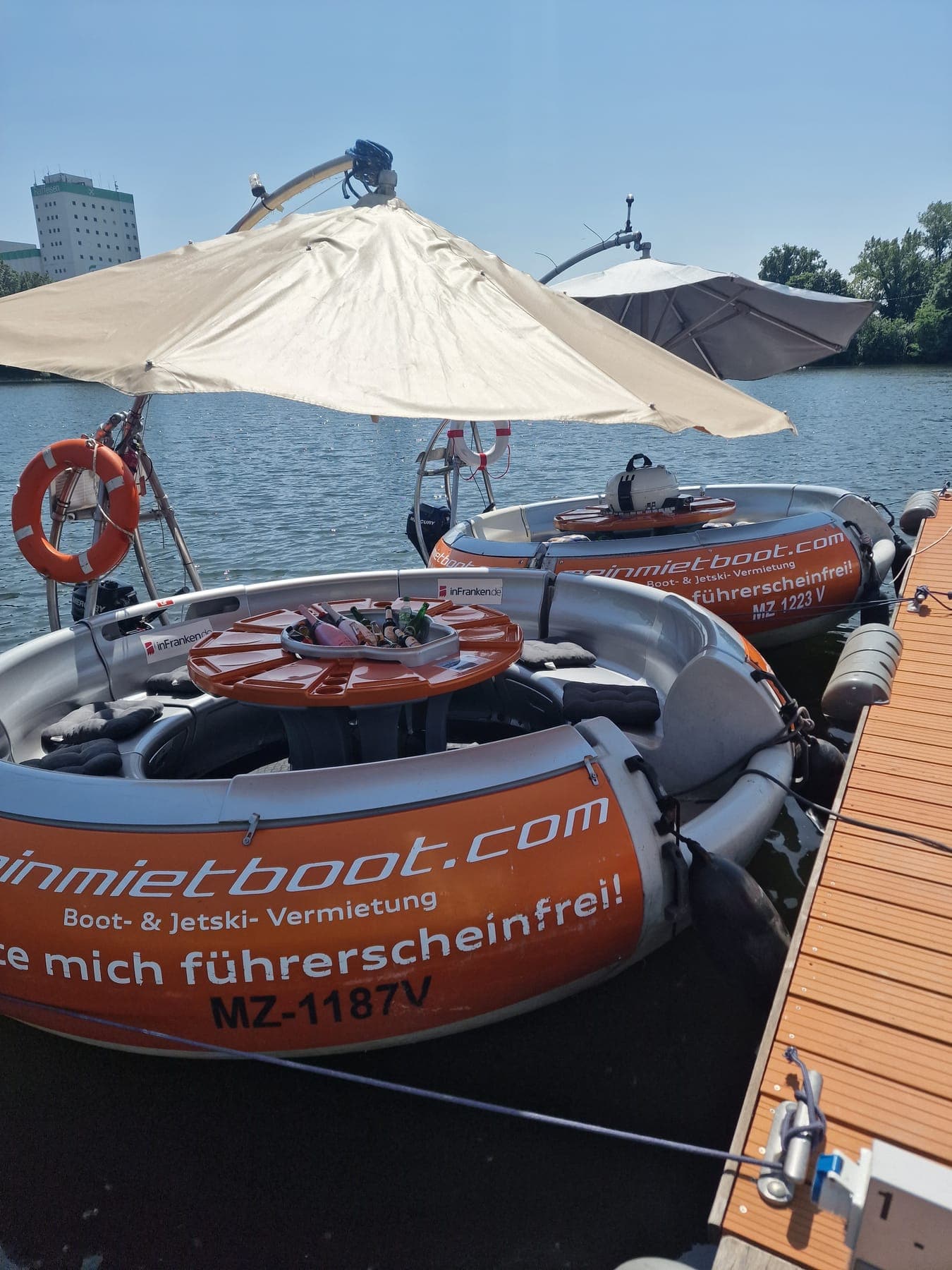 BBQ-Donut mieten am Schiersteiner Hafen in Wiesbaden